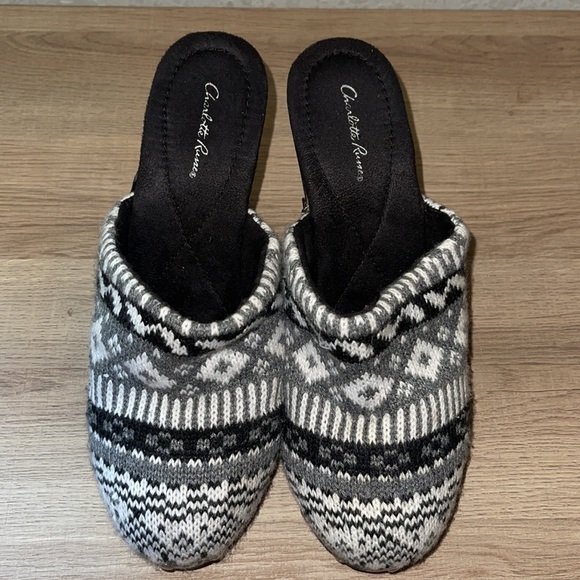 Black & White Charlotte Russe Multi Knitted Platform Clog Heel, Size 8 - Picture 2 of 7